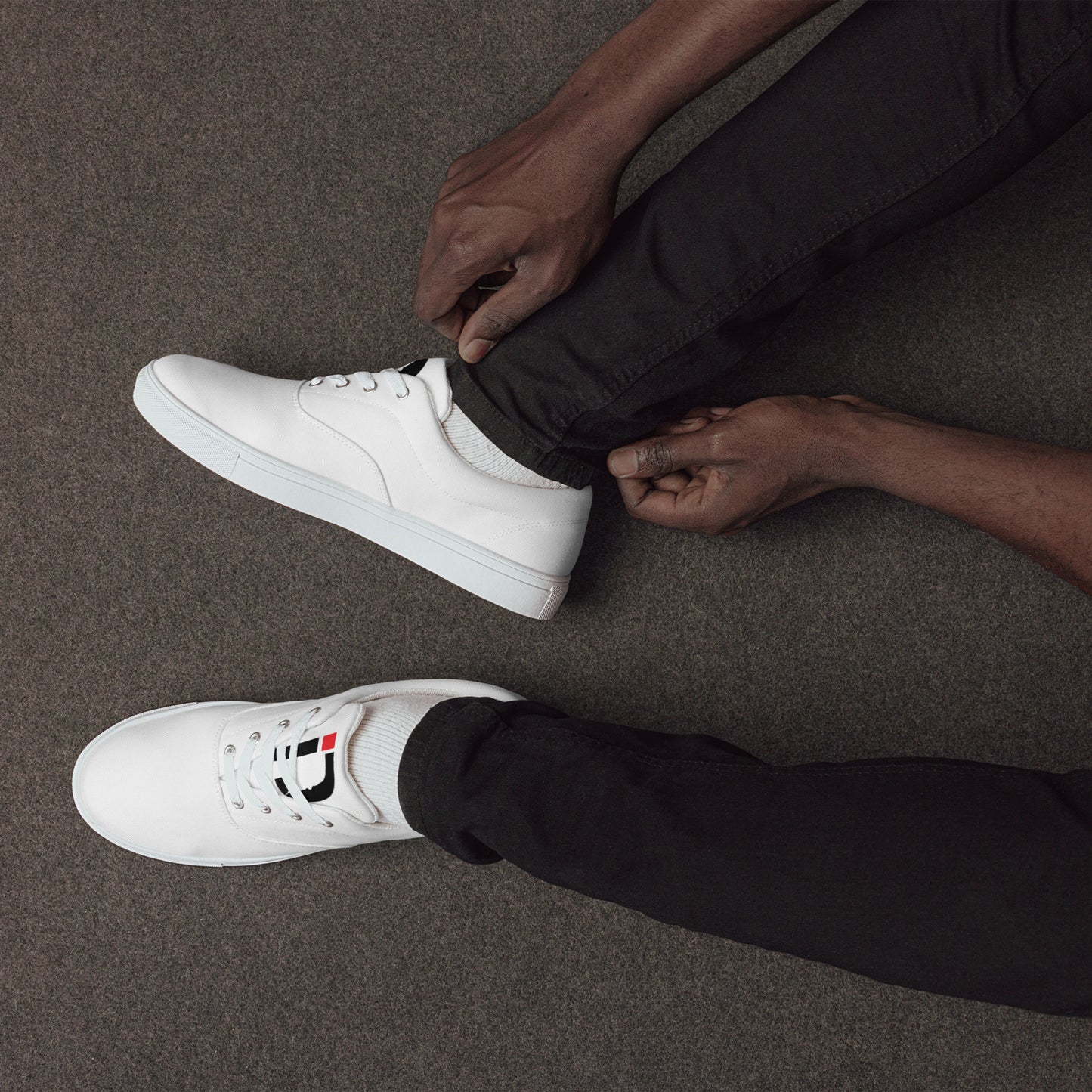 Men’s lace-up canvas shoes