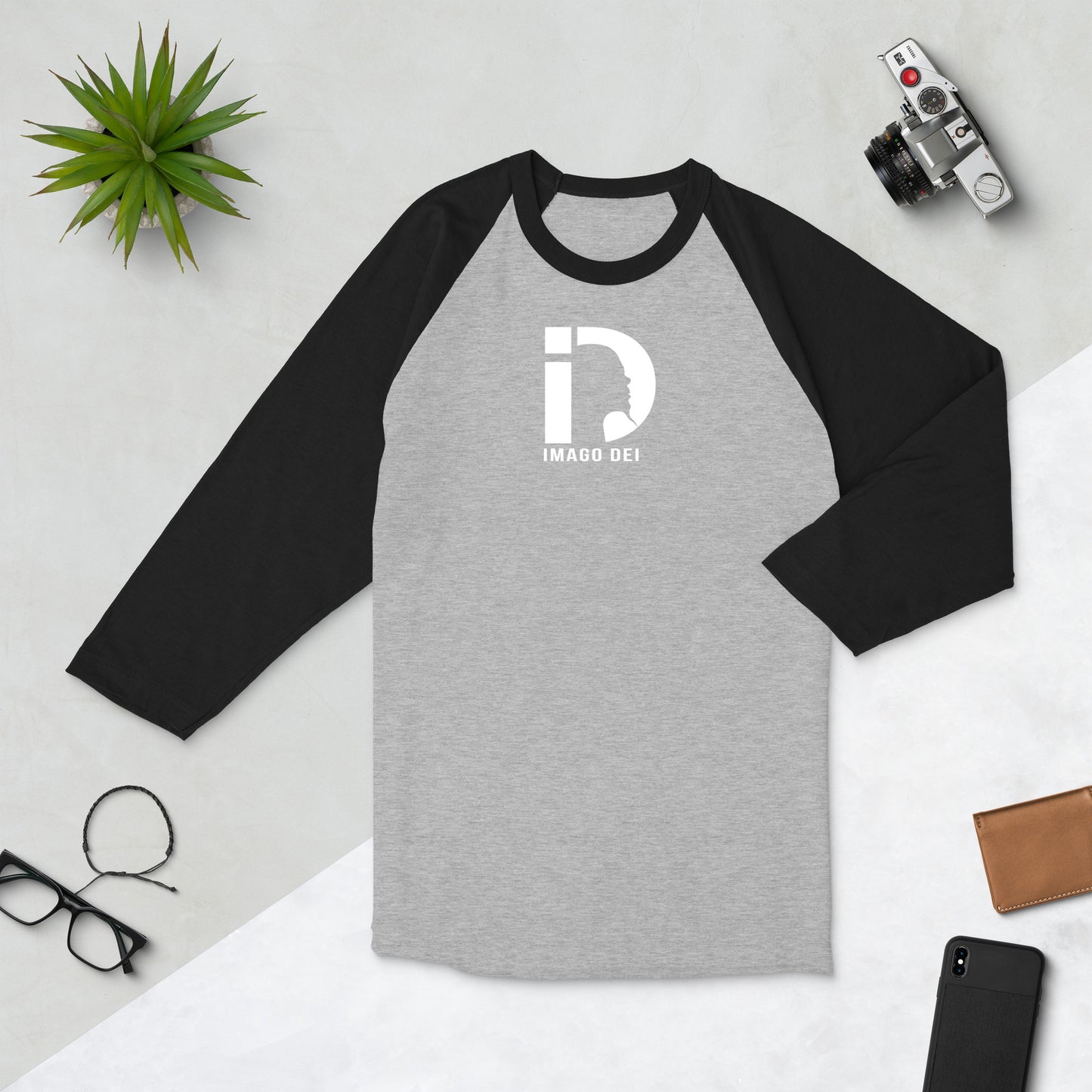 3/4 sleeve raglan shirt